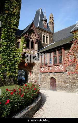 Il castello Burg sul Reichsburg nella Valle della Mosella vicino alla città di Cochom in Renania;Germania Foto Stock
