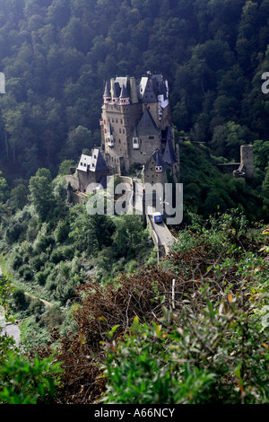 Castello nella valle della Mosella vicino Cochom di Schloss Eltz in Germania Foto Stock