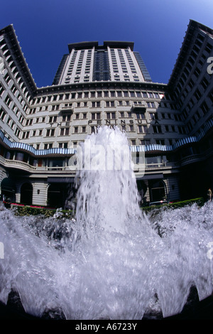 Il prestigioso Peninsular Hotel sulla Nathan Road a Hong Kong è considerato come uno dei più raffinati alberghi Foto Stock