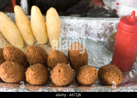 Cucina di strada emanadas johnny frittelle dolci dal venditore Repubblica dominicana Foto Stock