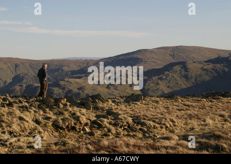 Un hillwalker su Dale Head nel Parco Nazionale del Distretto dei Laghi, Cumbria Foto Stock