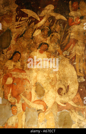 Spettacolari dipinti a muro nella grotta del numero uno a Ajanta,il famoso sito patrimonio mondiale dell'UNESCO nel Maharashtra in India Foto Stock