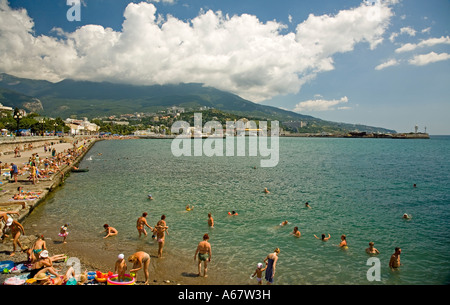 La spiaggia pubblica per bagno, Promenade e dal lungomare di Jalta, Crimea, Ucraina, South-Easteurope, Europa Foto Stock