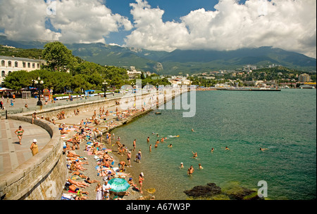 La spiaggia pubblica per bagno, Promenade e dal lungomare di Jalta, Crimea, Ucraina, South-Easteurope, Europa Foto Stock