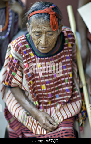 GUATEMALA ACAL un anziano maya Mam donna in evidente dolore Foto Stock