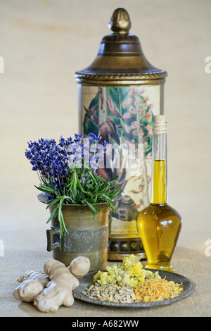 Erbe aromatiche spezie olio commestibile ancora Foto Stock