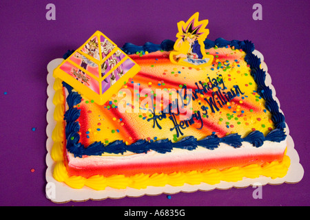 Yami Yugi su un Yu-Gi-Oh tema torta di compleanno per Henry e William. Burnsville Minnesota USA Foto Stock