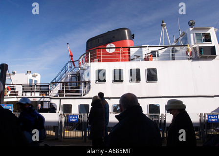 Il fiume Mersey ferry Royal Daffodil porta i passeggeri a bordo Foto Stock