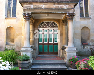 Entrata al Regno Chiesa Riformata in Glastonbury High Street Somerset England Regno Unito Foto Stock