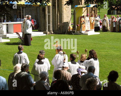 Apertura annuale del servizio di aria durante il pellegrinaggio cattolico all Abbazia di Glastonbury Somerset Inghilterra Foto Stock