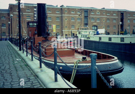 West India Dock e Docklands Museum, London, Regno Unito Foto Stock