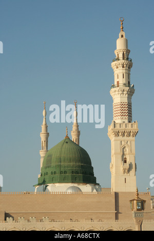 La Moschea Nabawi Medina in Arabia Saudita Profeta Muhammad (PBSL) fu sepolto qui sotto la cupola verde Foto Stock