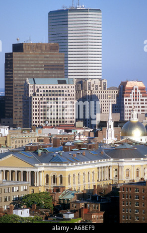 La cupola dorata della State House su Beacon Hill, Boston, Massachusetts Foto Stock