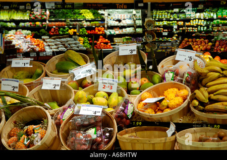 Produrre la sezione di un negozio di alimentari Foto Stock