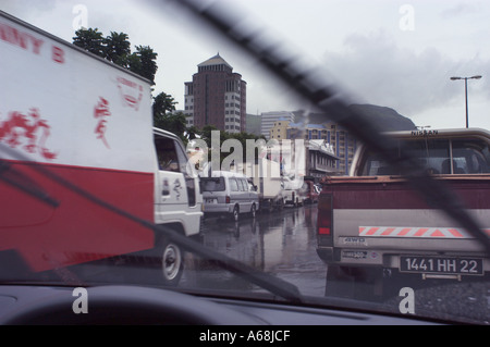 Vista attraverso un parabrezza di automobile Foto Stock