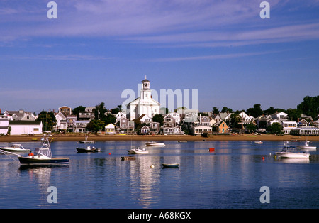 Vista del porto e la spiaggia con la città sullo sfondo a Provincetown Cape Cod MA Foto Stock