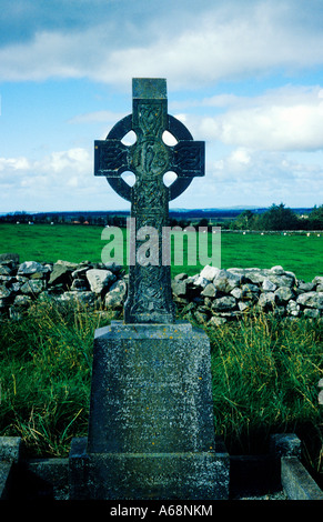 Celtic Irish memoriale della croce nel cimitero County Clare Irlanda Foto Stock