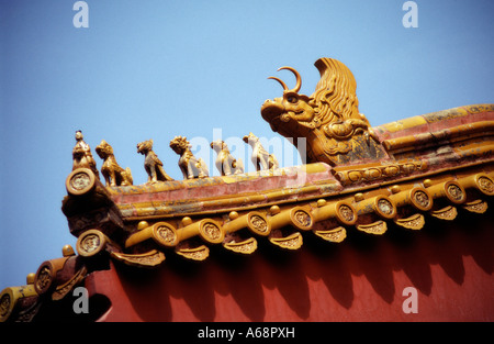 Dettaglio delle statuette (Hangshi) sul rooftree. La città proibita. Pechino. Cina. Foto Stock