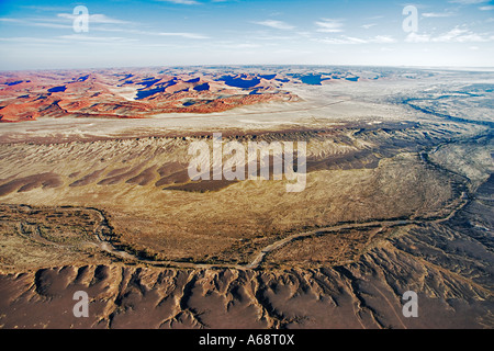 Vista aerea delle montagne vicino al Sossusvlei nel deserto del Namib Namib Naukluft Park Namibia Foto Stock