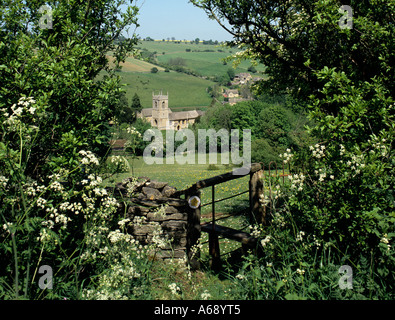 Vista su stile al villaggio di Naunton, Gloucestershire, Cotswolds, Inghilterra. Foto Stock