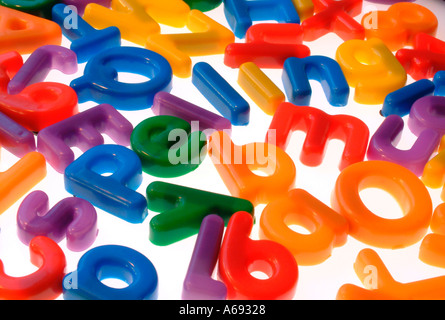 Childs le lettere magnetiche ortografia Foto Stock