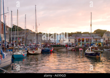 Nel tardo pomeriggio, Padstow Harbour, Cornwall, Southwest England, Regno Unito Foto Stock