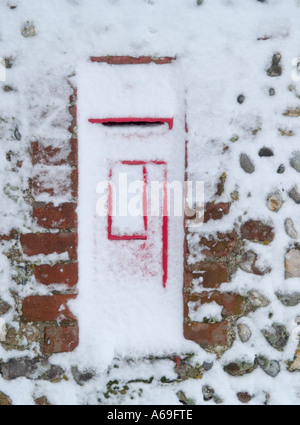Scena invernale di letter box e neve, waxham, norfolk , East Anglia, Inghilterra, Gran Bretagna, Regno Unito, Foto Stock