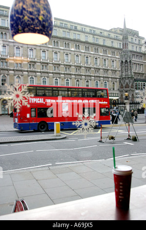 Double Decker Bus su The Strand London REGNO UNITO Foto Stock