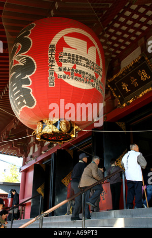 Tempio di Sensoji Lanterna, Asakusa, Tokyo Foto Stock