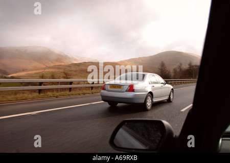 Un ROVER 75 automobile berlina sull'autostrada M6 in Cumbria Regno Unito Foto Stock