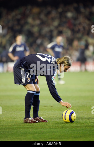 Beckham sta per eseguire un calcio di punizione Foto Stock