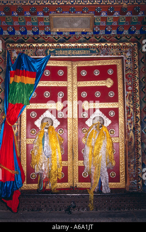 Cina, Qinghai, Ta'er Si, grande sala di meditazione, splendidamente decorate porte Foto Stock