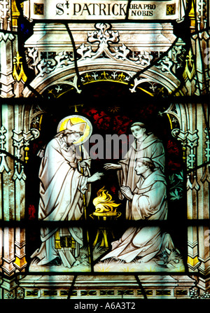 Saint Patrick Sacri Cuori gesuita di Wimbledon (cattolica) vetro macchiato Foto Stock