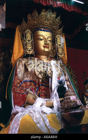 Cina, Tibet, Lhasa, Tsepak Lhakhang, Ciampa (Maitreya), predisposto decorativamente statua del futuro Buddha in cappella Foto Stock