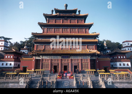 Cina Hebei, Chengde , Puning Si, il Mahayana Hall, Han cinese disegni con le tipiche strutture tibetano, esterna Foto Stock