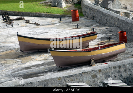 Vecchie barche da pesca redatto nel porto sono parte della collezione del Porto Antico Museo Hermanus Foto Stock