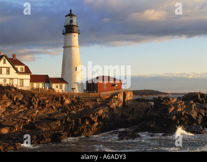 Portland Head Lighthouse sulla costa atlantica del Maine all'alba Foto Stock