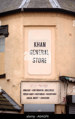 Il segno su un asiatico di proprietà GENERAL STORE IN ALLUME ROCK ROAD AREA DI BIRMINGHAM REGNO UNITO Foto Stock