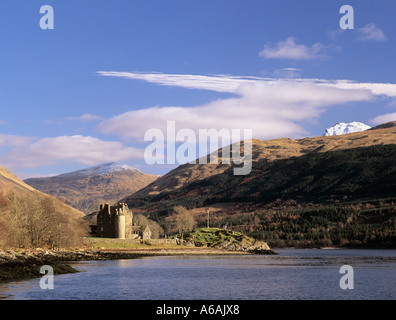 Xvi secolo castello Dunderave sul promontorio roccioso da Loch Fyne a Scottish west coast. Argyll Bute Scozia UK Gran Bretagna Foto Stock