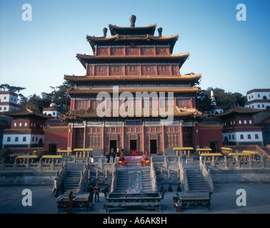Cina, Chengde, Puning Si, il Mahayana Hall, fulcro del tempio combinando Han cinese disegni con strutture tibetano, esterna Foto Stock