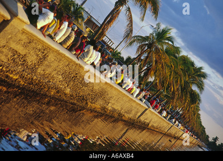 Tramonto sul Malecon a Cienfuegos a Cuba Foto Stock