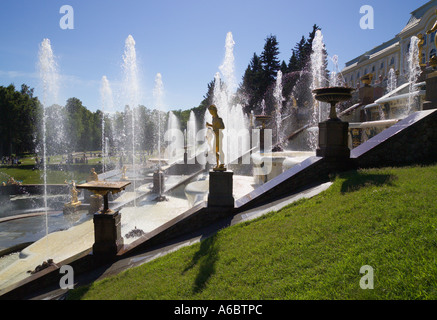 La Grande Cascata Peterhof Palace San Pietroburgo Russia Foto Stock