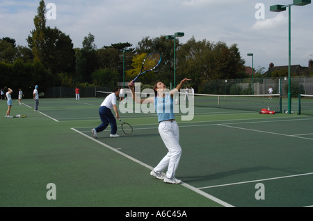 3013 i giocatori di Tennis club locale Foto Stock