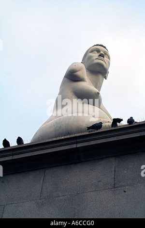 Marc Quinn scultura di Alison riunitore Trafalgar Square London Inghilterra England Foto Stock