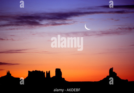 Alba al di sopra del Nord Buttes nella Monument Valley Arizona USA Utah Foto Stock