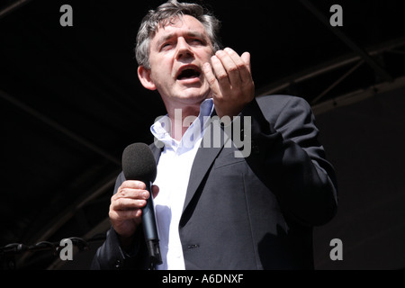 Gordon Brown parlando alla BBC Africa concerto presso il Museo Britannico nel 2005 Foto Stock