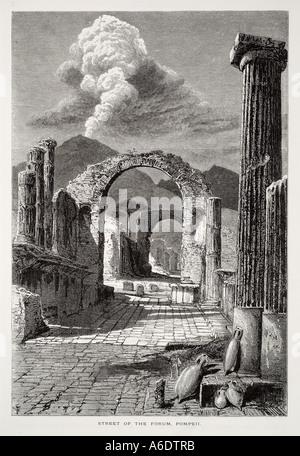 Forum di strada Pompei rovina romana Vesuvio archeologia eruzione vulcanica del vulcano arch archway strada deserta di colonna Italia e Italiani Foto Stock