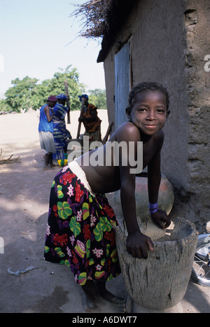 Bambino in un coltivatore di cotone s village Salia nella regione Beleco Mali Foto Stock