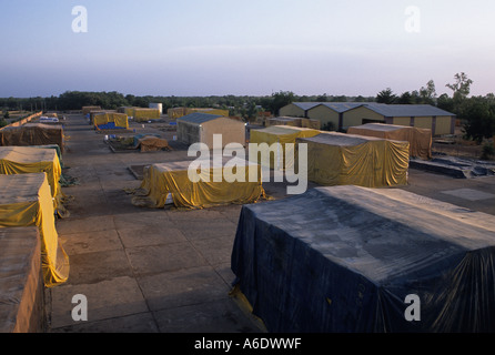 Balle di cotone in attesa di essere esportate a Bamako Mali Foto Stock