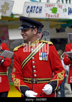 Bandsman militare del Regio reggimento di segnali a Bristol. Foto Stock